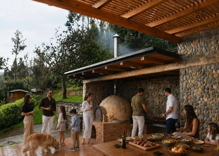 Vacaciones en Cuenca, quédate en Picota Cucho una encantadora quinta VIP con jacuzzi, turco, zona BBQ a 10km del centro de la ciudad - 20 huéspedes - 3 habitaciones